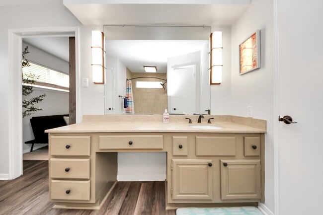 Building Photo - 563 Landfall Ln