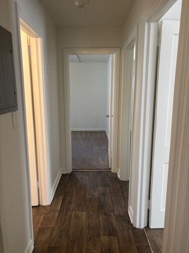 Building Photo - 2 Bed, 1 Bath home located in Greensboro!