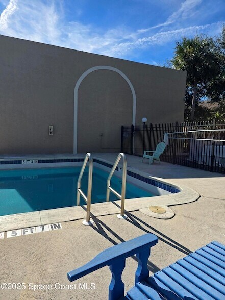 Building Photo - 245 Spring Dr