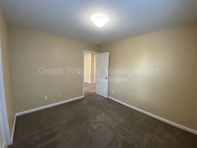 Building Photo - 239 Bristlecone St