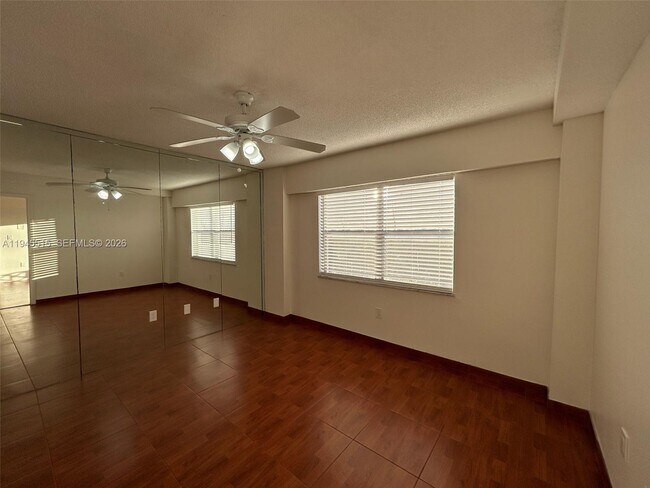 Building Photo - 16508 NE 26th Ave