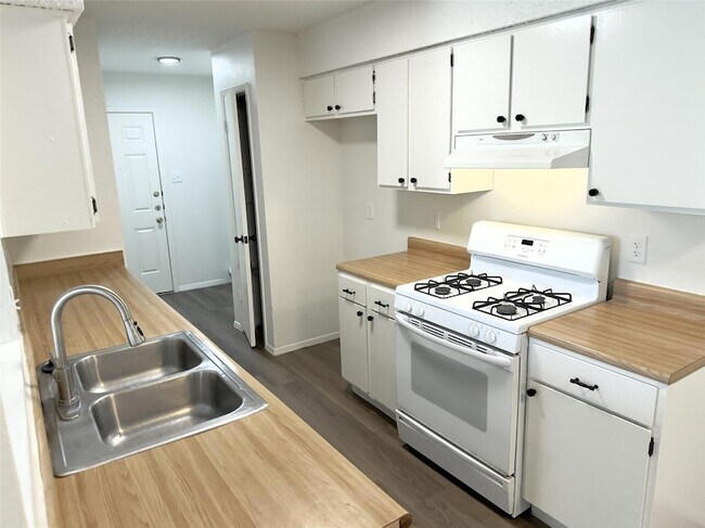 Building Photo - 2305 Whitlow Cove