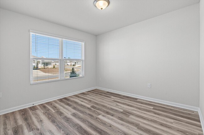 Building Photo - 13581 Paris Cir