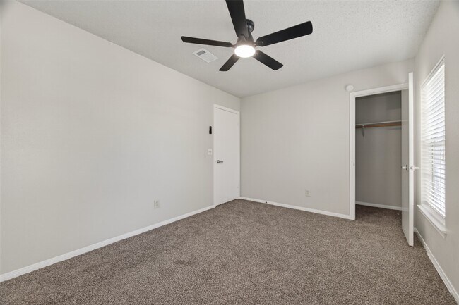 Building Photo - 21215 Park Bluff Dr