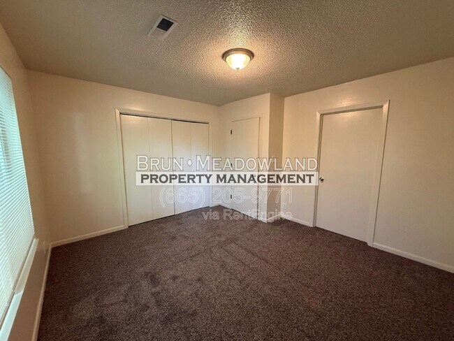 Building Photo - 10417 Victoria Dr