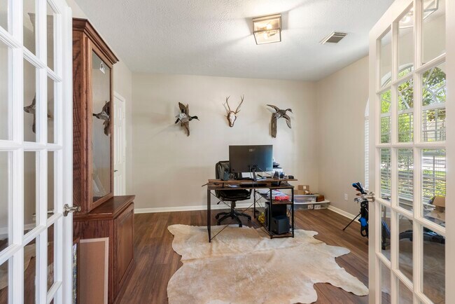 Building Photo - 10 Scenic Mill Pl