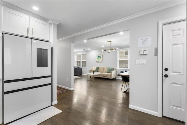 Building Photo - 77 Cedar St