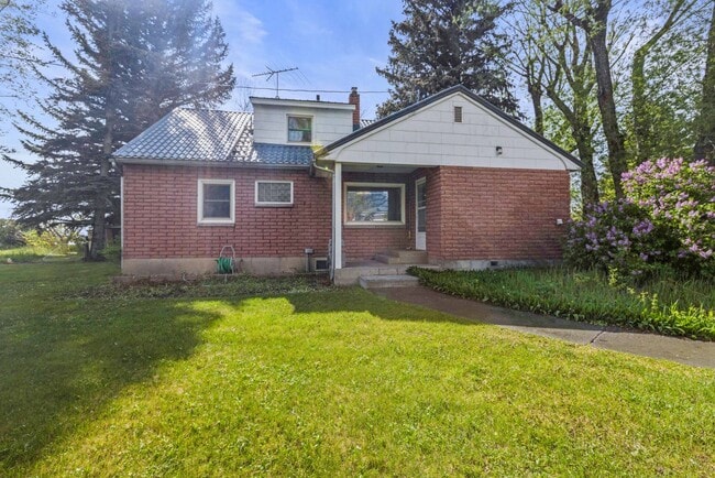 Building Photo - $300 off first month for February move-ins - Charming Country Retreat in Saint Anthony, ID