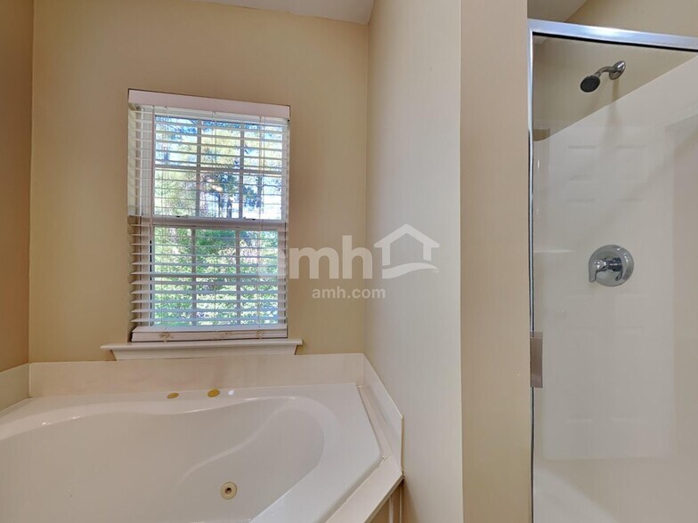 Building Photo - 419 Norwood Ct