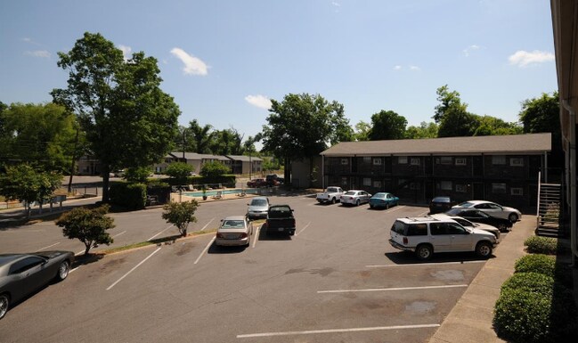 Building Photo - 2231 Forest Lake Dr