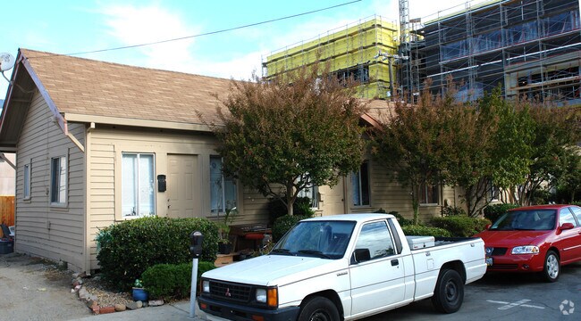 Building Photo - 823 Green St