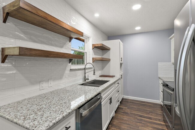 Building Photo - 7314 Robin St