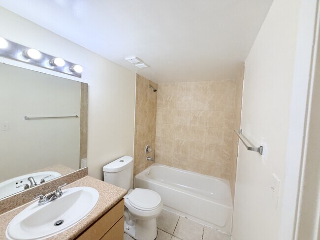 Building Photo - 206 Benoist Farms Rd