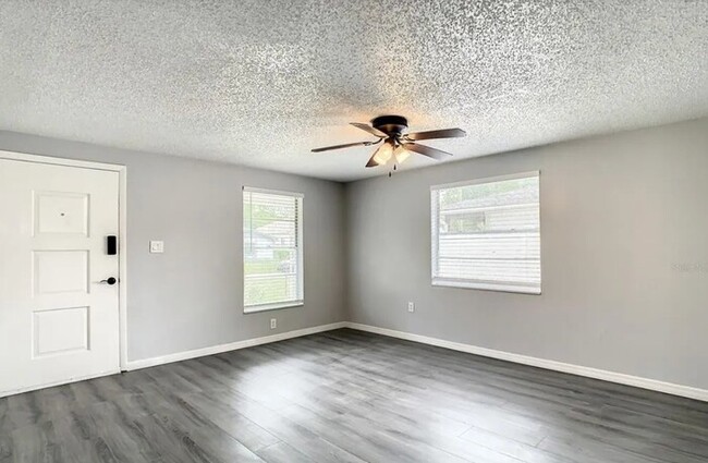 Building Photo - NEWLY RENOVATED Home For Rent in Tampa!