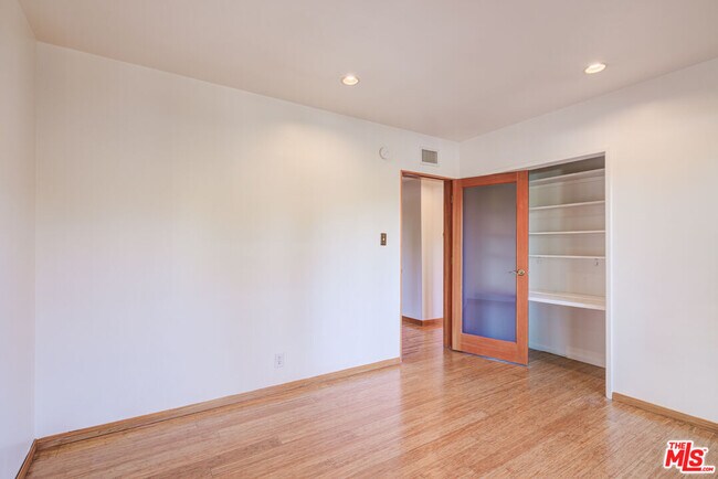 Building Photo - 15511 Woodcrest Dr