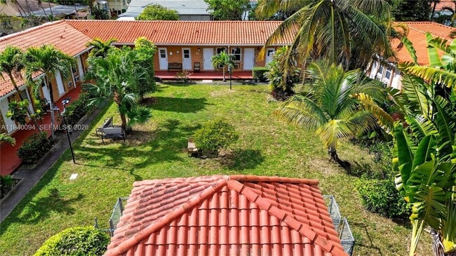 Building Photo - 140 SW 30th Ct