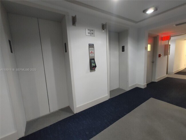 Building Photo - 555 NE 15th St