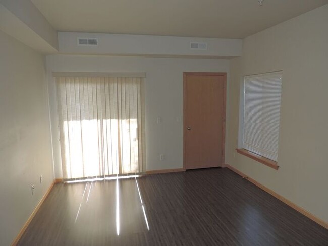 Building Photo - $1,425 | 2 Bedroom, 2 Bathroom Apartment |...