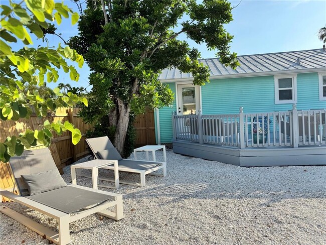 Building Photo - 6980 Poinsetta Ave