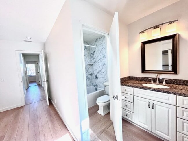 Building Photo - Updated and Move-In Ready 3BD/2BA, Single-...