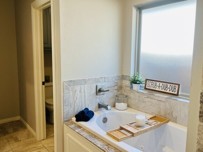 Building Photo - 11824 Loren Brook Ln