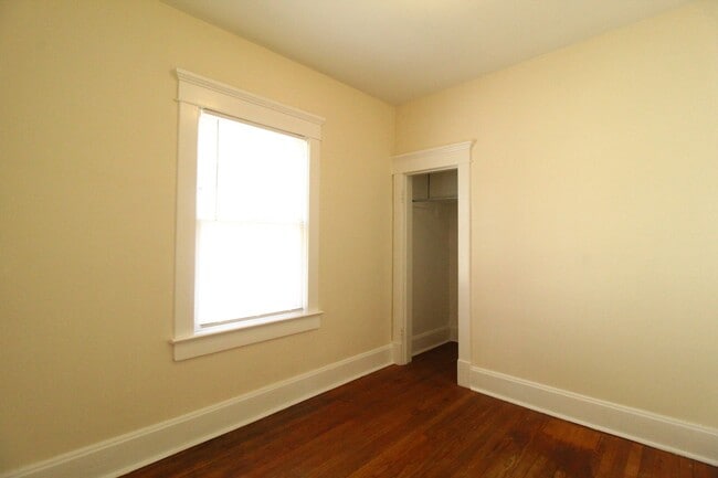 Building Photo - 2 Bedroom 1 Bath Home In Westport