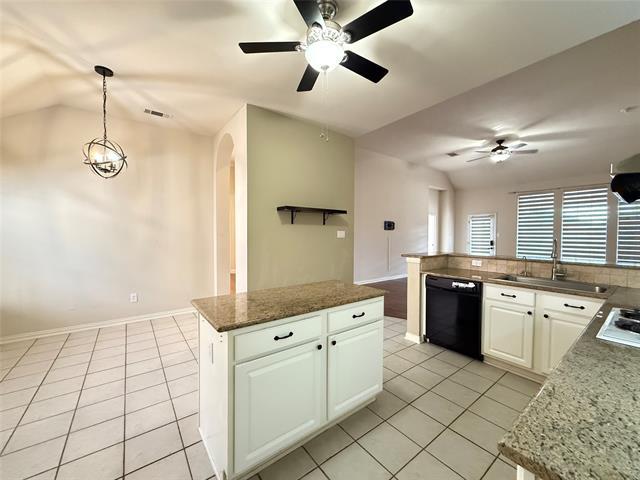 Building Photo - 1221 Hillcrest Dr