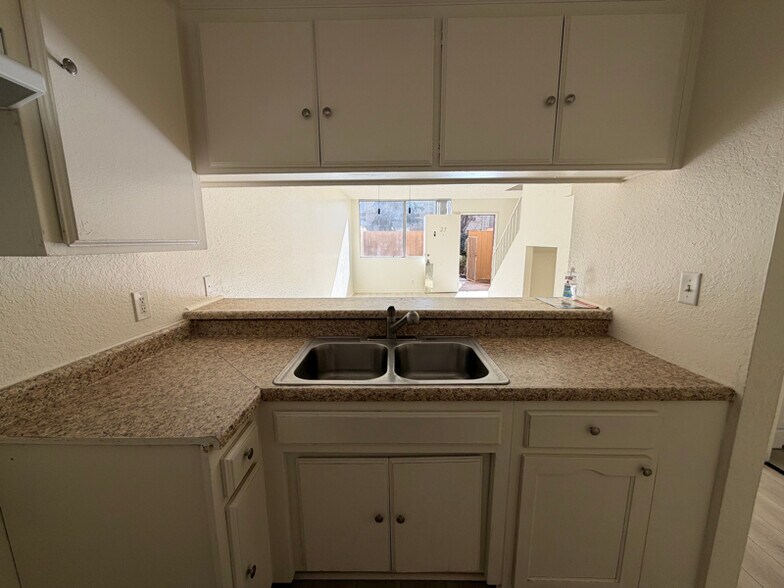 Building Photo - 43711 Challenger Way