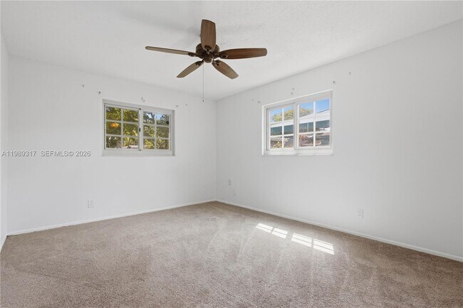 Building Photo - 4512 SW 27th Terrace