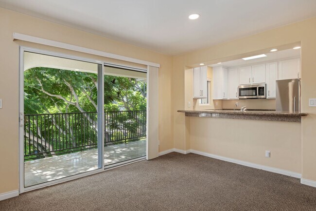 Building Photo - 450 Por La Mar Cir