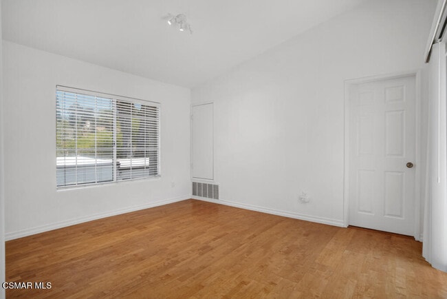 Building Photo - 5532 Las Virgenes Rd