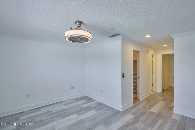 Building Photo - 114 18th Ave N