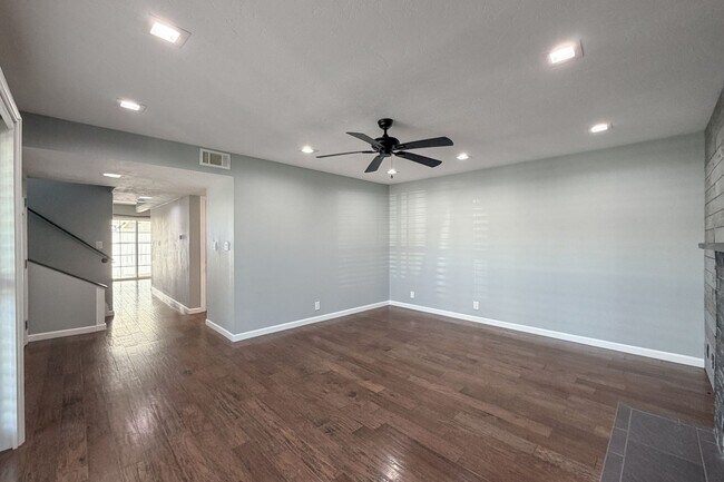 Building Photo - 4950 Nautilus St