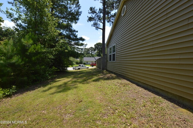 Building Photo - 206 Wedgewood Dr