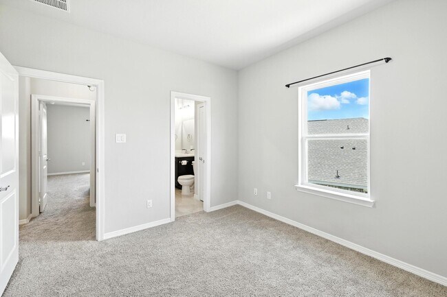 Building Photo - 1610 Rosedale Dr