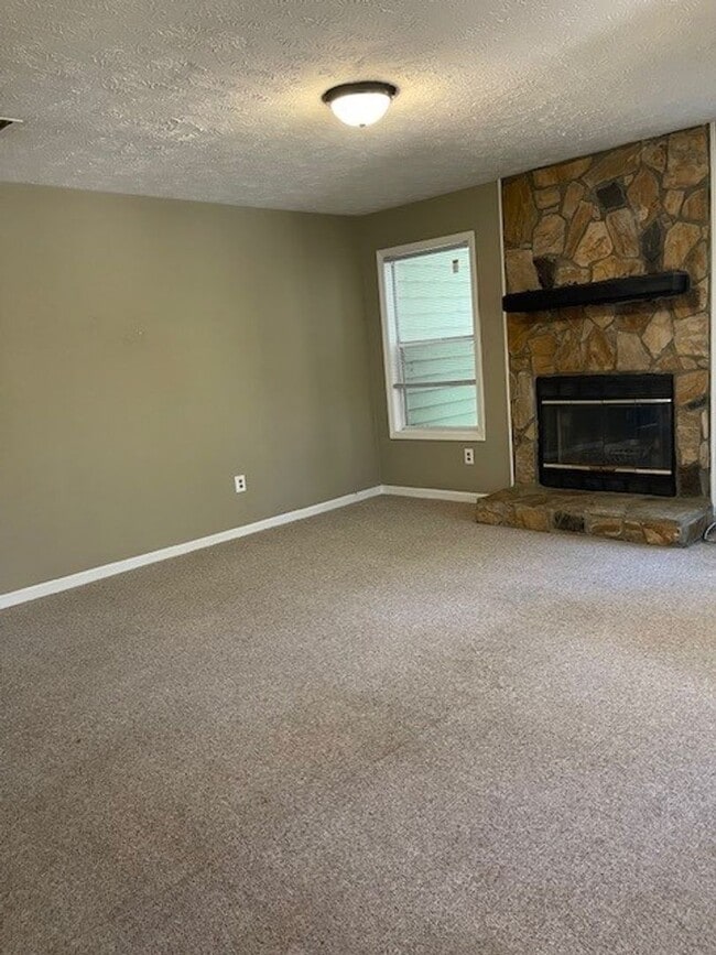 Building Photo - 6800 Willowbrook Dr