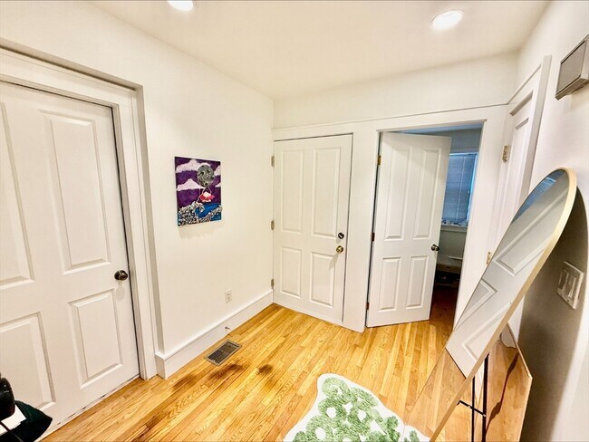 Building Photo - 11 Thacher Ct