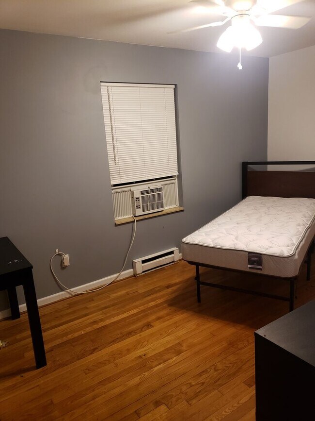 Building Photo - 3 Bedroom unit near ODU