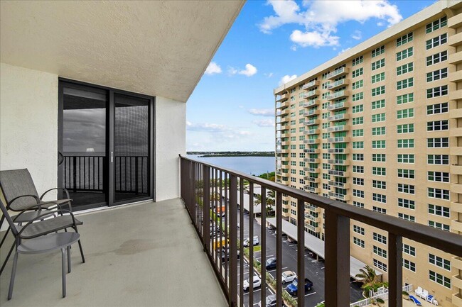 Building Photo - 5420 N Ocean Dr