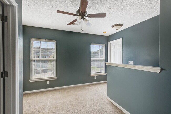 Building Photo - 222 Maypop Dr