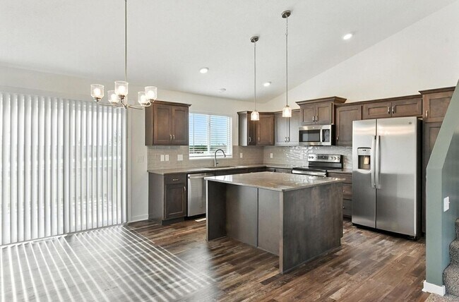 Building Photo - Near Lake Flanagan