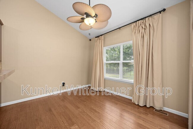 Building Photo - 105 Forest Oaks Dr