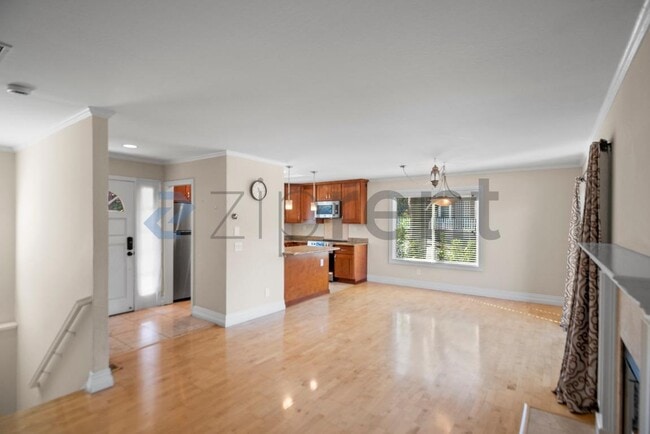 Building Photo - 14541 Oak St