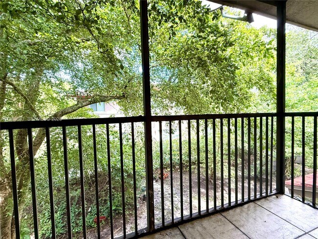 Building Photo - 3032 Coral Ridge Dr