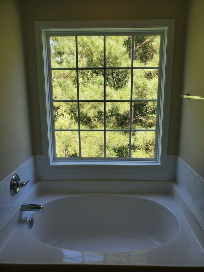 Building Photo - Charming 2 Story Home with Sun-Room!