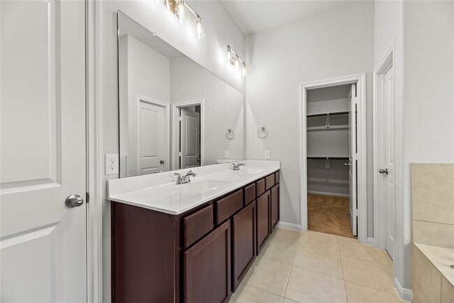 Building Photo - 839 Sarasota Shore Dr