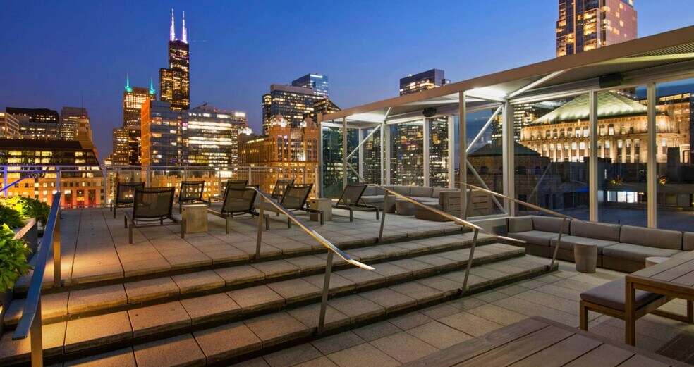 Building Photo - 345 N La Salle Dr