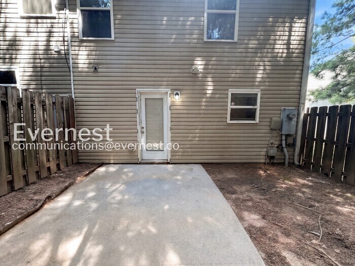 Building Photo - 1403 Little Creek Dr