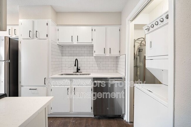 Building Photo - 200 Concho St