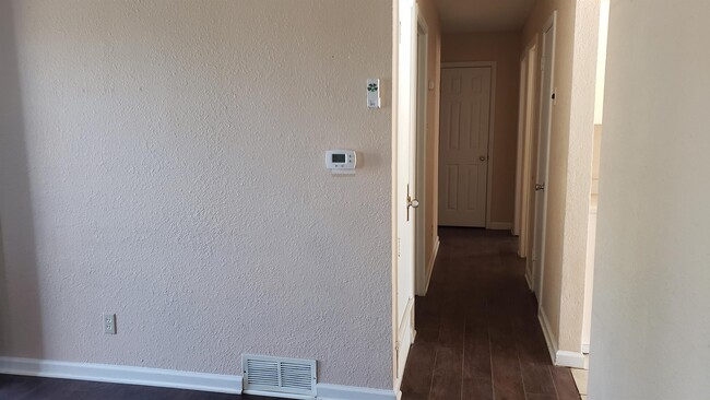 Building Photo - 1604 S Holland Dr